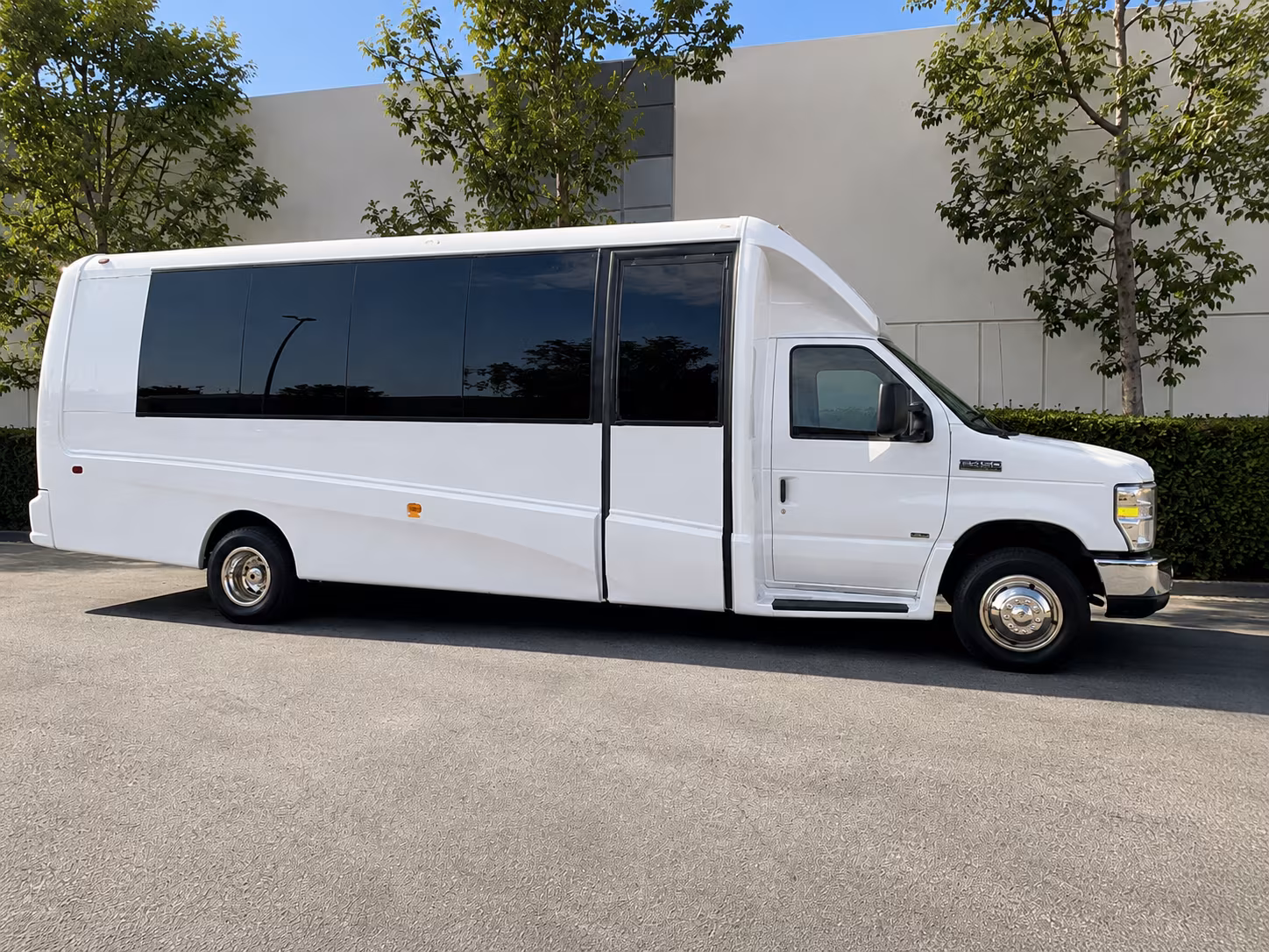 convention and trade show bus rentals from redlands to los angeles