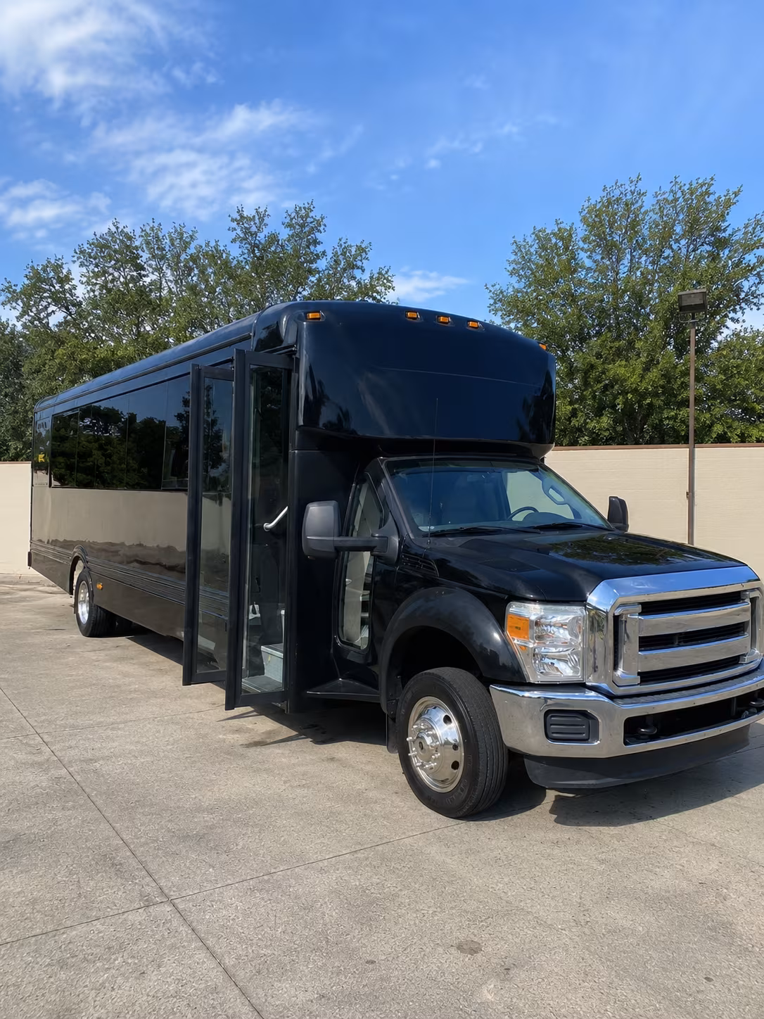 redlands 20 passenger party bus