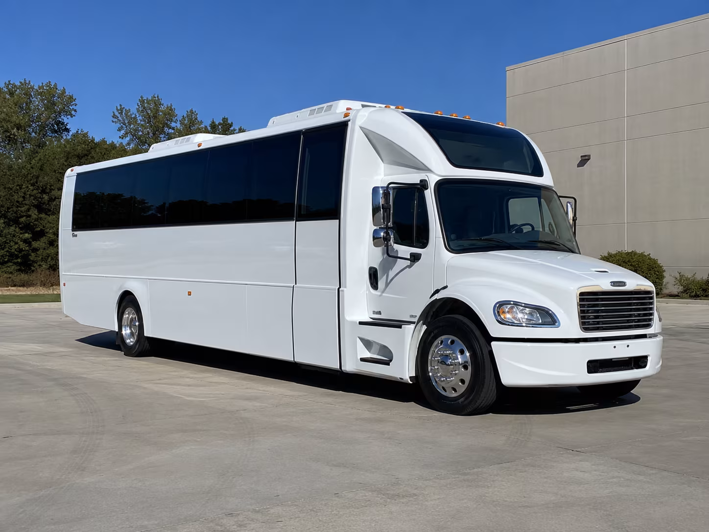 redlands 28 passenger party bus